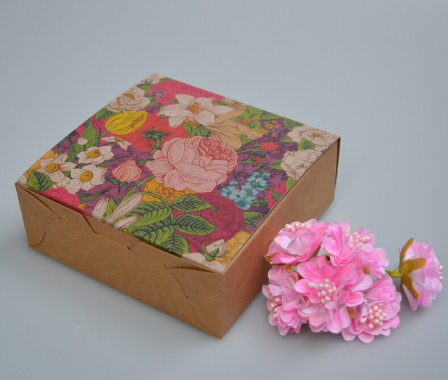 13.6*13.6*5cm brown kraft Biscuit Box, paper mooncake packaging box with flower printed, handmade gift packing boxes