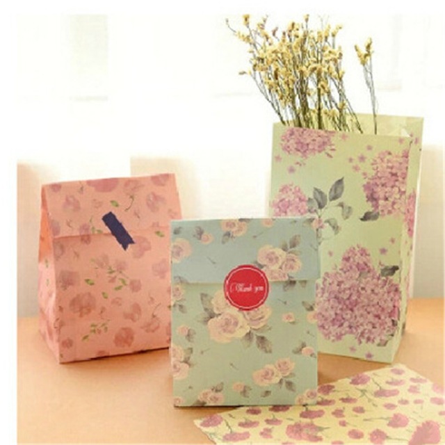 2017 New Cute Fresh Flower Print Paper Bags Square Gift Bags Kraft Paper Bag For Party Wedding Favour Packaging 4pcs/lot 23*13CM