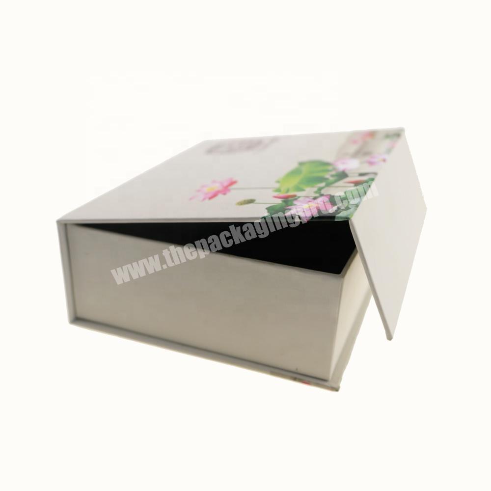 2018 manufacturer with high quality magnetic gift box packaging for apparel with flower design