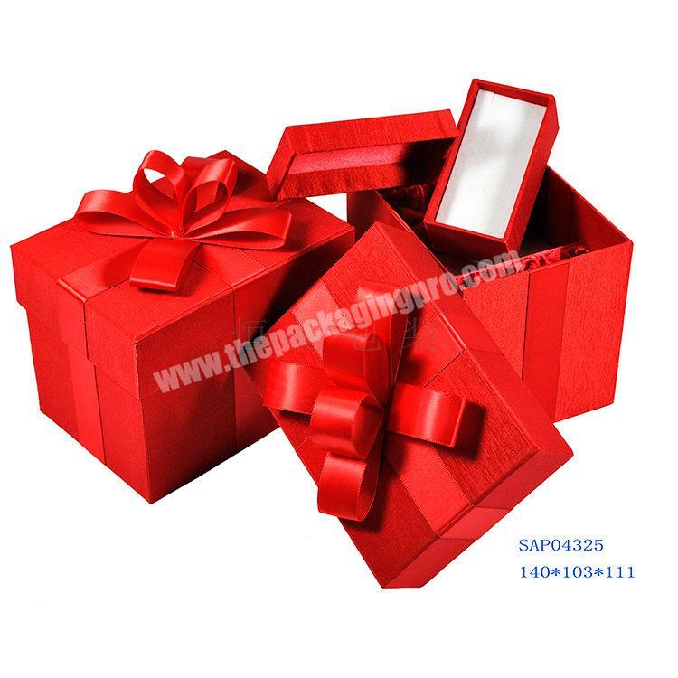 2020 China hot sells custom christmas gift packaging paper box with ribbon for new year gift