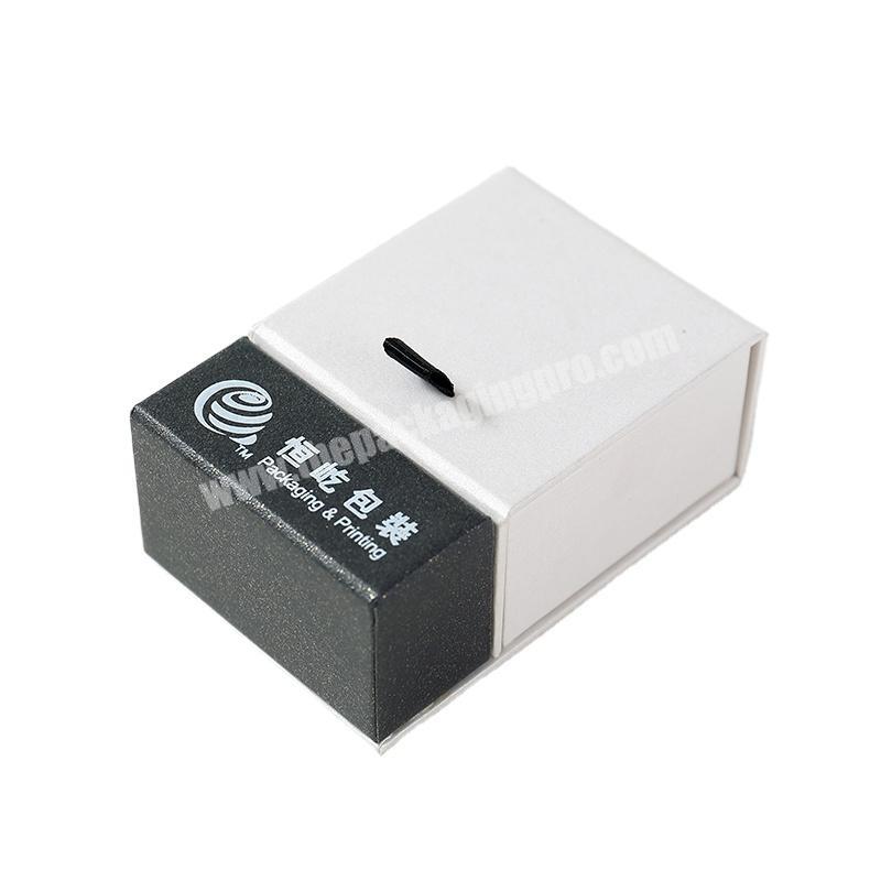 2020 Custom Black and white Rigid Magnetic Closure Gift Box Wholesale