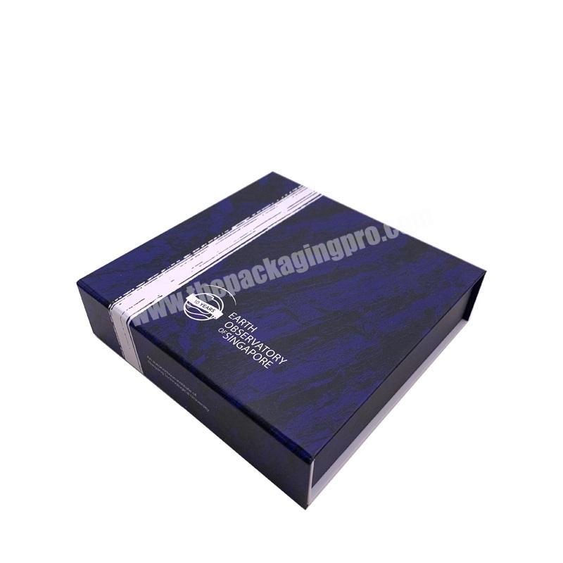 2020 fashion design custom printing square magnetic folding gift box