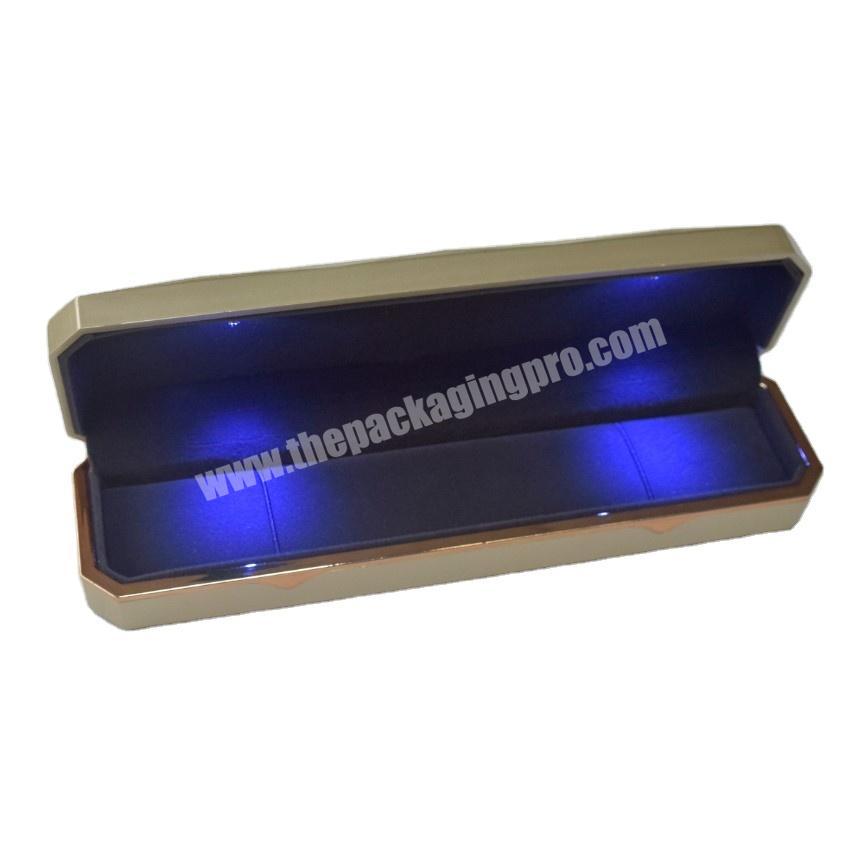 2020 hot sale popular stylish fashionable LED light gold color rubber painting Jewelry chain Box necklace box size 24 x 6 x 4cm