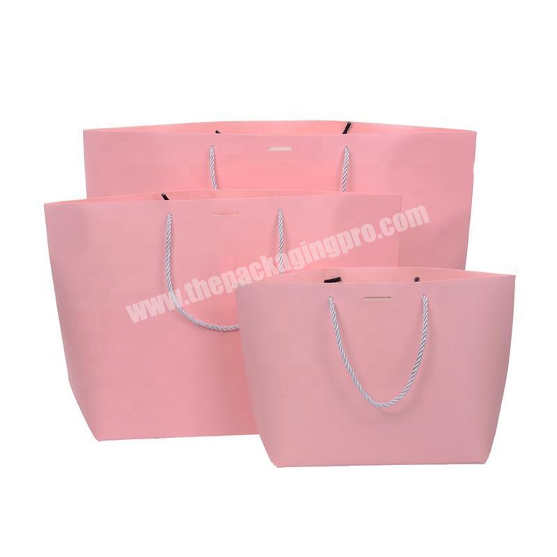 2020 Hot Selling Fashion Design Luxury Irregular Boat Shape Christmas Present Packaging Paper Gift Bags With Handle