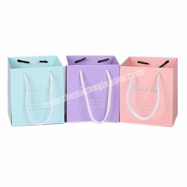 New Sliver Logo Hot Foiled Stamping Print Square Color Paper Bag With Cotton Rope Handles