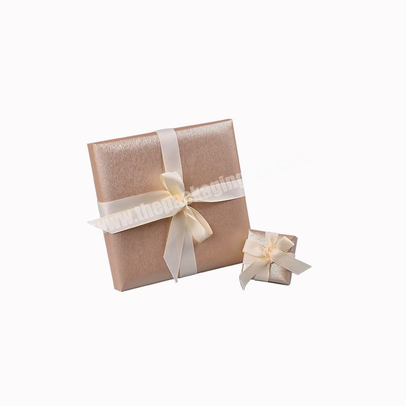 2019 Elegant Paper gift box with ribbon bow for set box jewelry packaging
