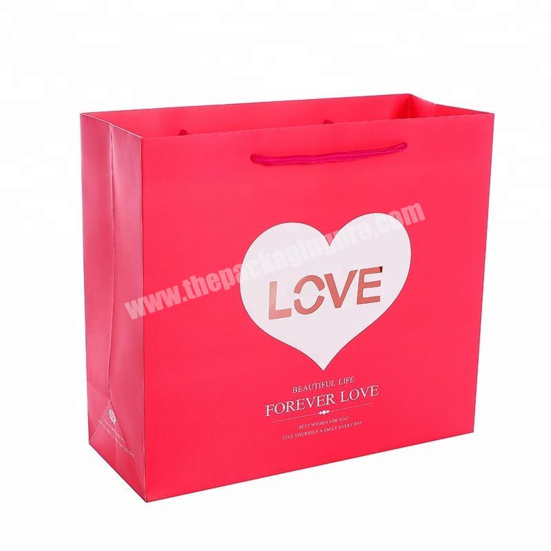 China Factory Top Quality Printing Twisted Handle Glossy Heart Gift Red Paper Packing Bags