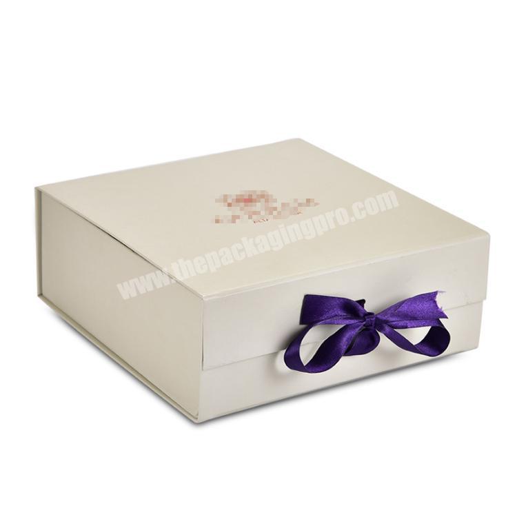 High-end folding book gift box custom creative flip flat packaging magnetic open clothing gift box