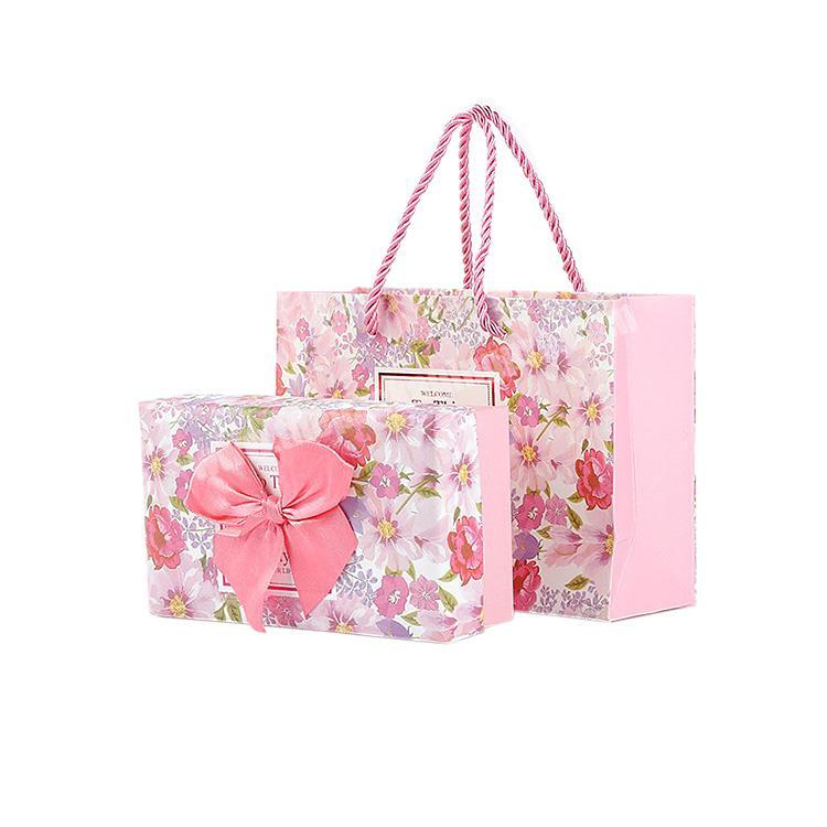 Manufacturers sell European Style  Sen Department Small  Fresh Broken Flower  Wedding Gift Box With Handbag  For Candy Box Set