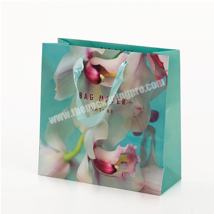 Attractive and Durable Hot Wholesale Custom luxury Shopping Bag Cheap Flower Paper Gift Bag