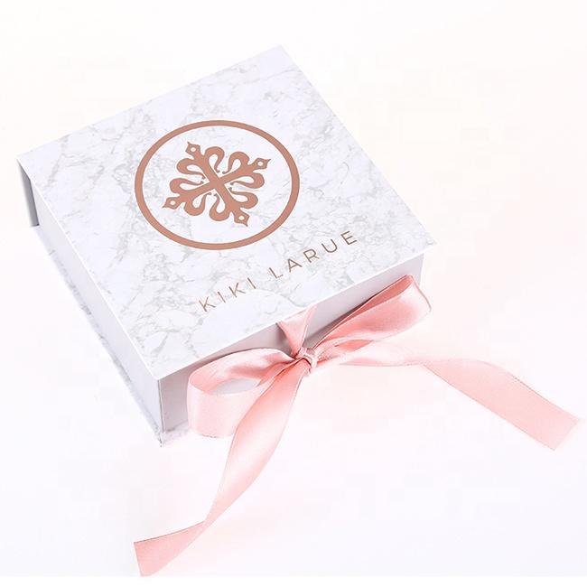 Custom Luxury white gift packaging box cardboard with magnetic lid