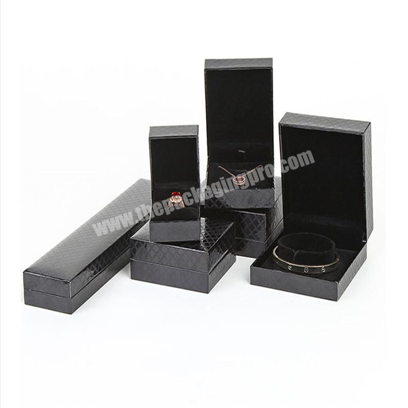 Custom elegant PU velvet Valentine's day  jewelry box pendent bracelet  packing box
