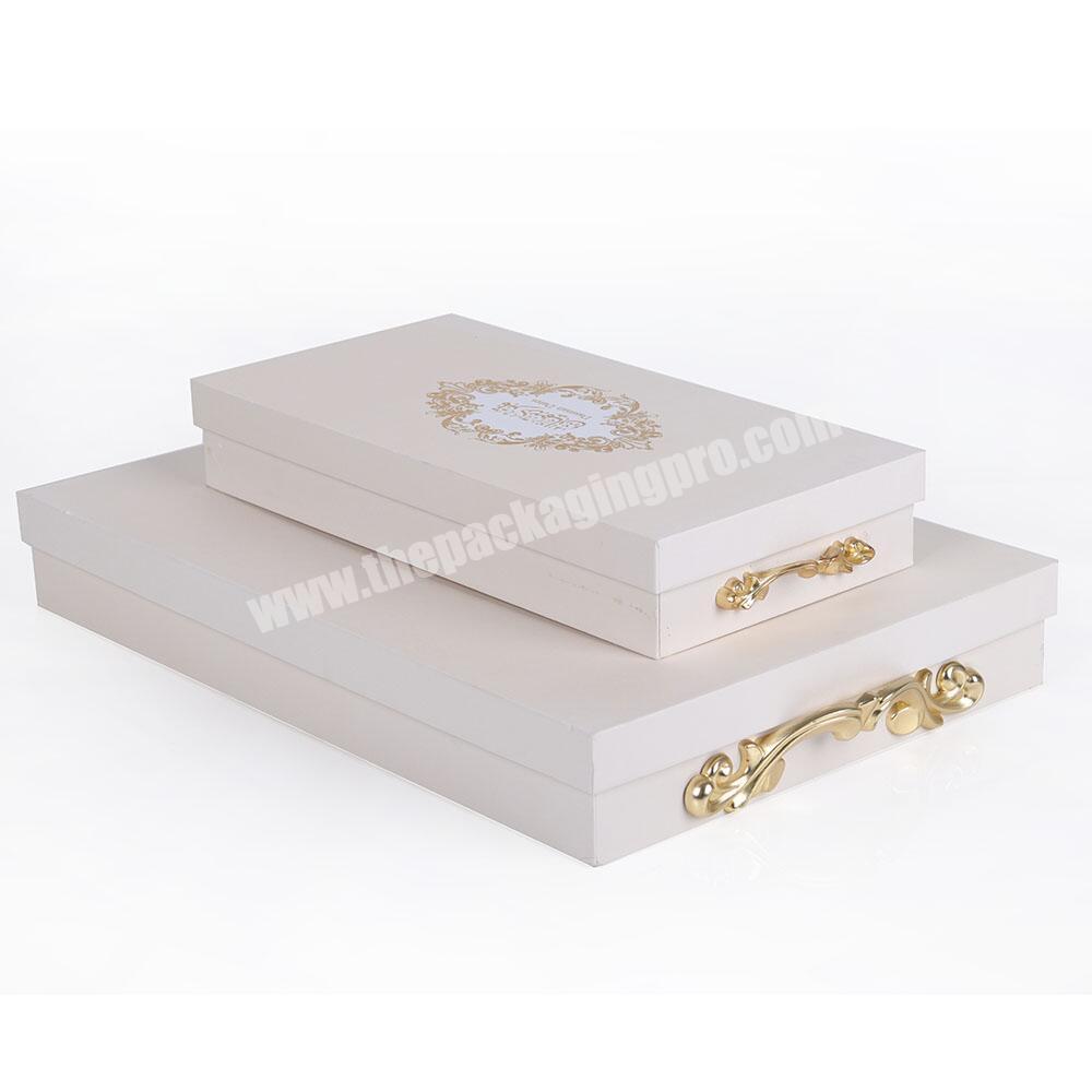 Custom made creative luxury baking packaging pastry dessert cream color packaging boxes with metal handle
