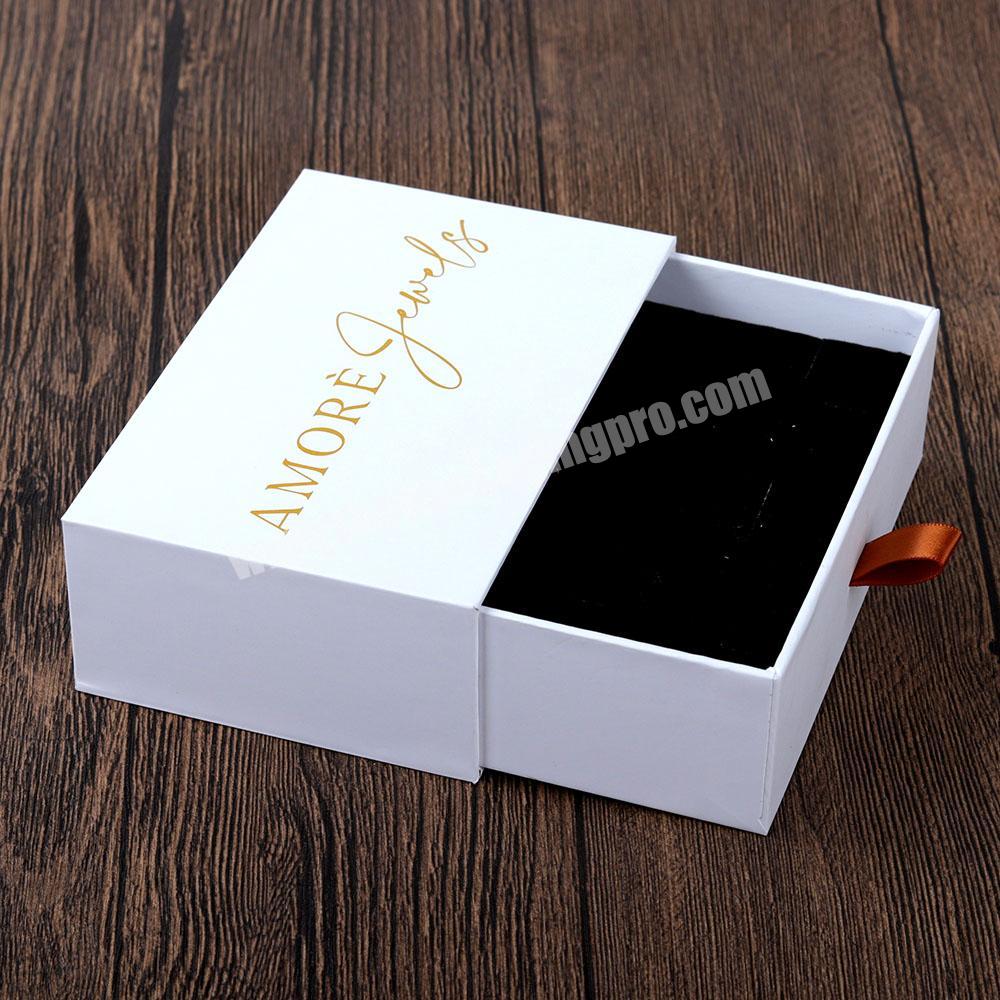 Custom small cute white cosmetic  packaging boxes for skincare and cosmetics