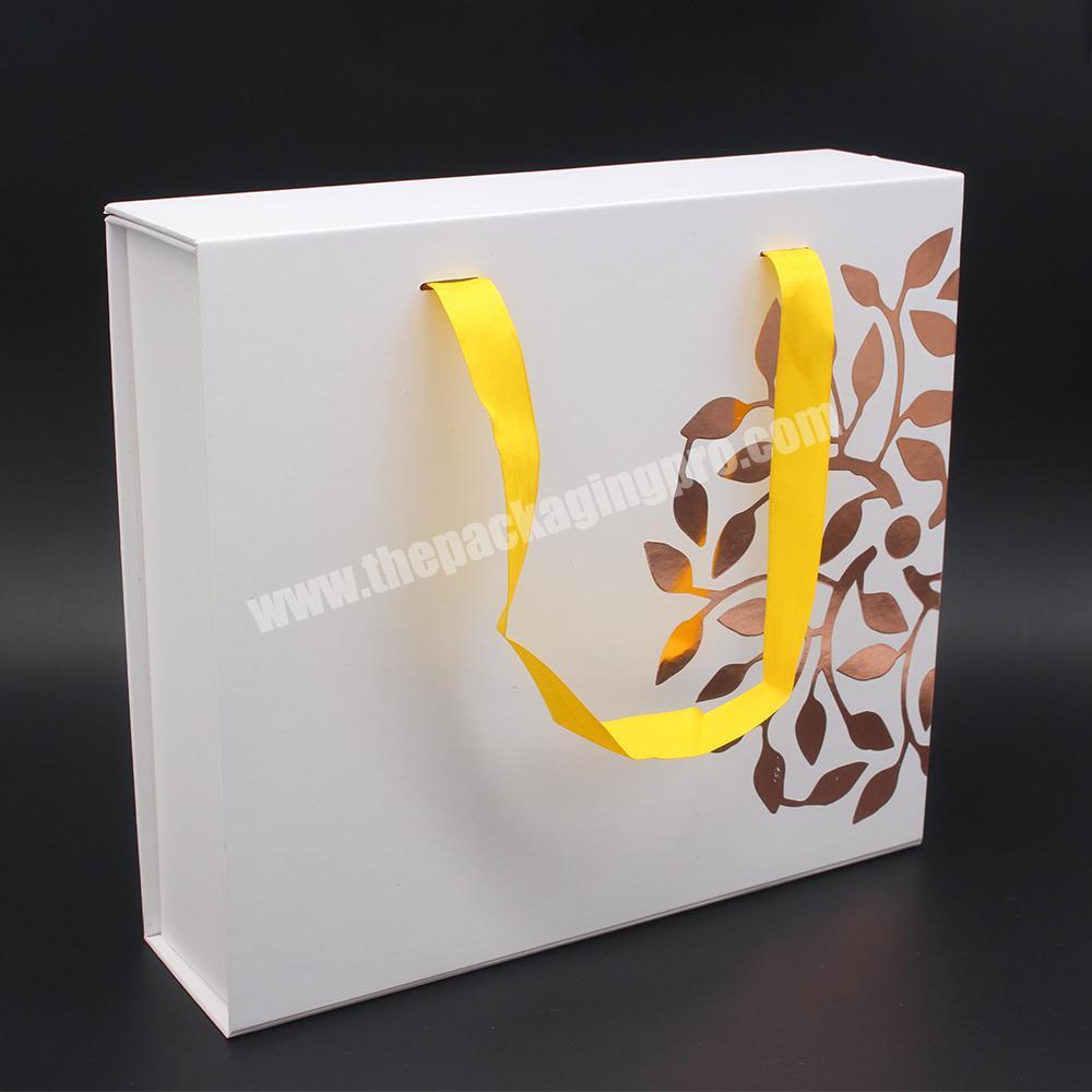 Factory wholesale Custom white hampers gift set packaging box with insert handle