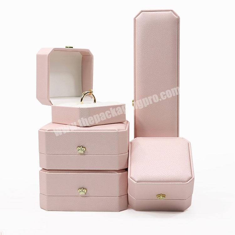 Factory wholesale quality pink pu bracelet jewelry box pu leather jewel box