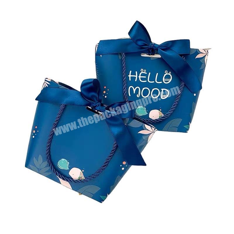 High quality middle size personalized gift bottom flower pattern printing bags with elegant ribbon