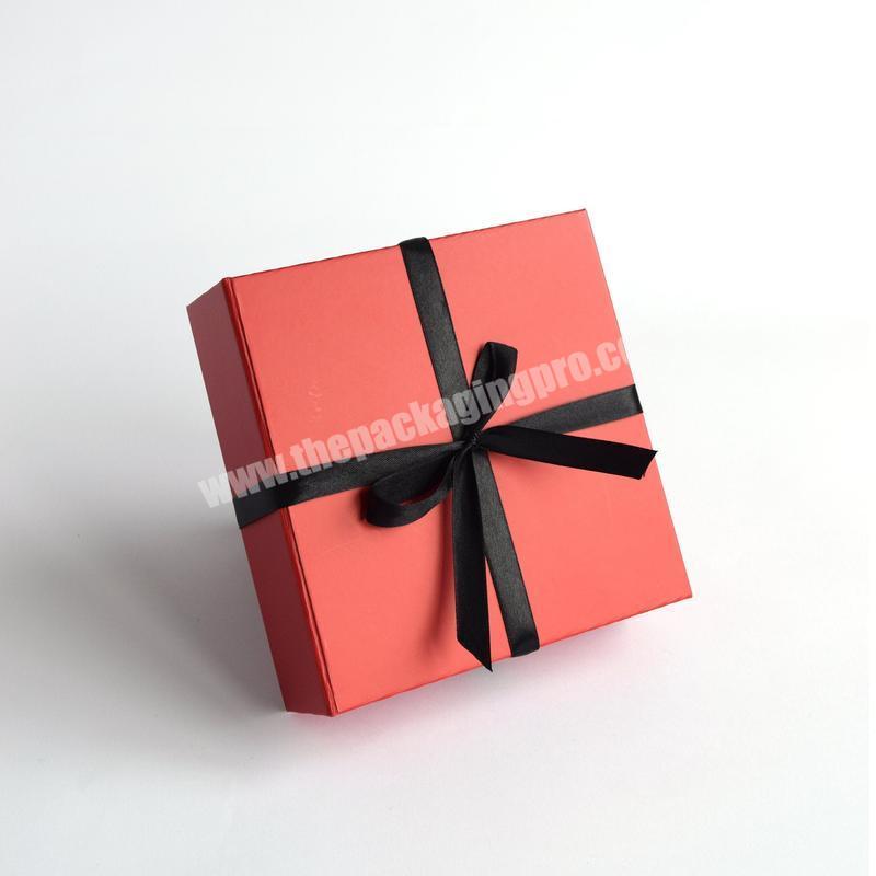 Luxury wedding favor packaging black red folding magnetic paper closure gift box packaging