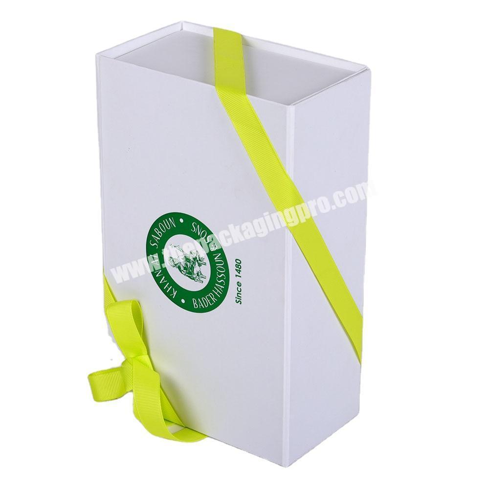 Good quality white hard gift box with magnetic closure lid plain cardboard white shipping gift box