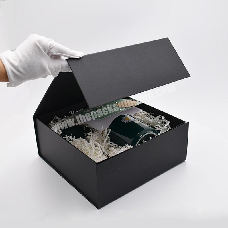 Supplier RTS In Stock Low MOQ Black Magnetic Folding Gift Cloth Storage Box for Packaging