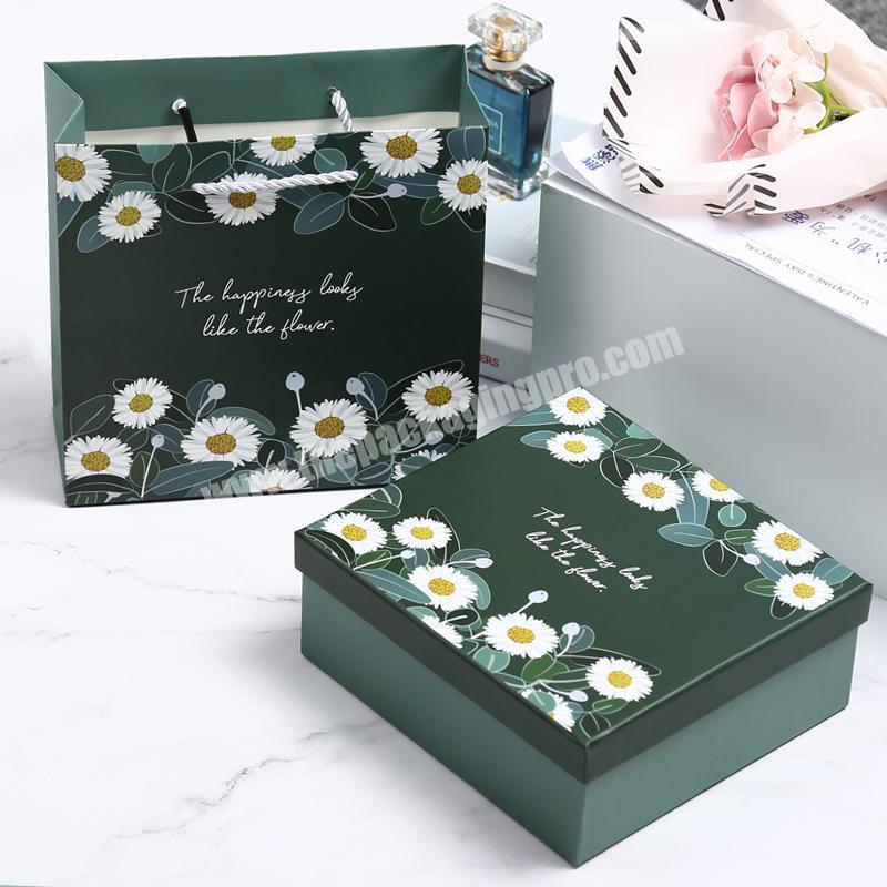 Wholesale Custom Luxury Rigid Little Daisies Printed Cardboard Gift Lid and Base Box Gift Packaging Boxes With Handbag