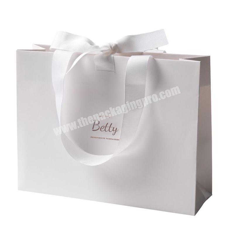 Wholesale custom logo fancy paper packaging gift luxury shopping paper bag with handles