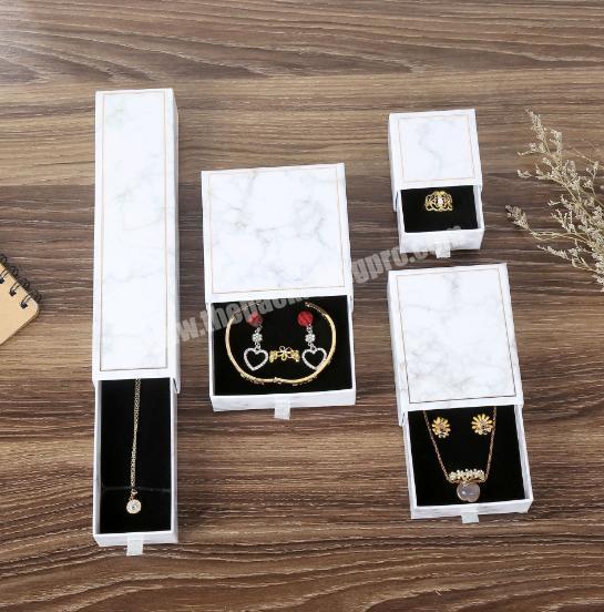 Wholesale customized cardboard paper gift box packaging with your own logo for necklaces and bracelets and jewelry