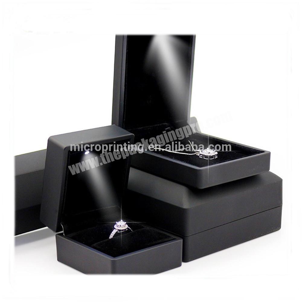 Customized 2017 Luxury LED Light Plastic Jewelry Box With Velvet Inserts