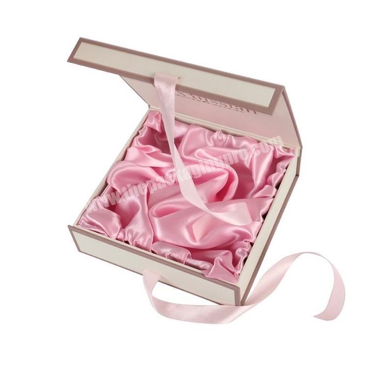 China Cheap Custom Logo Printing Elegan Square Satin Lind Gift Paper Box