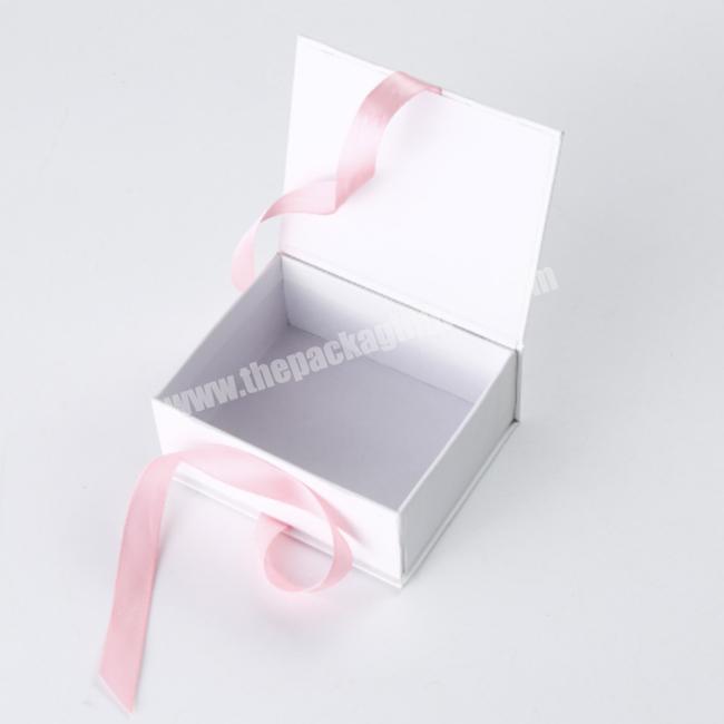 Customized elegant cardboard magnetic gift boxes white perfume box luxury lipstick gifts packaging with ribbons