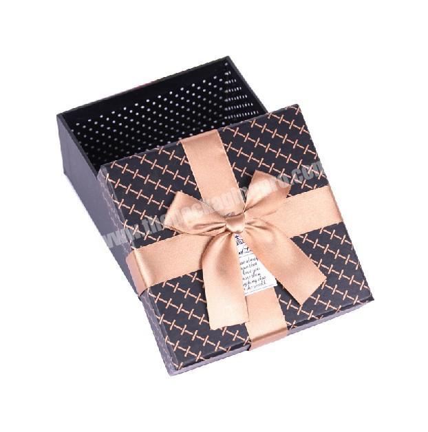 Custom Design Rigid Square Chipboard Cardboard Gift Box With Lids And Bowknot Decoration