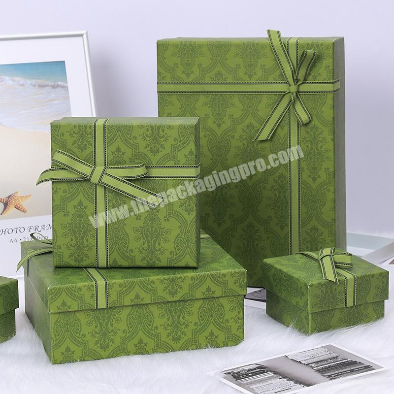 Custom Green Paper Gift Box for T-shirt Packaging Design Printing Elegant Cardboard Birthday Gift Boxes