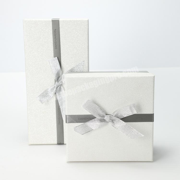 Custom White Cardboard Gift Paper Box with Lid Ribbon Rigid Present Packaging for Christmas