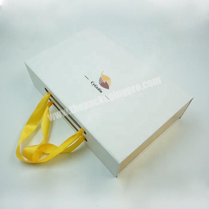 Custom logo printed luxury high quality cardboard paper foldable magnetic packaging gift clothing boxes with handle rope