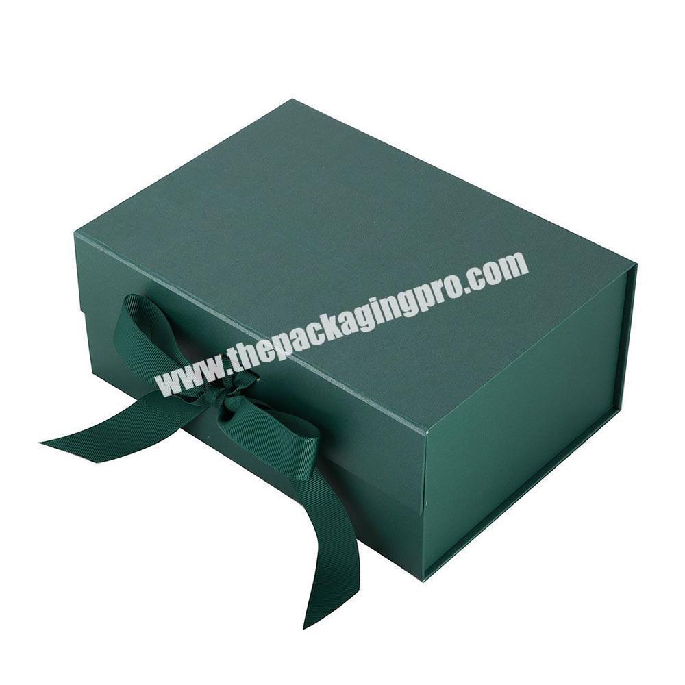Customized Logo Magnet Closure Folding Green Rigid Cardboard Packaging Present Ribbon Gift Box