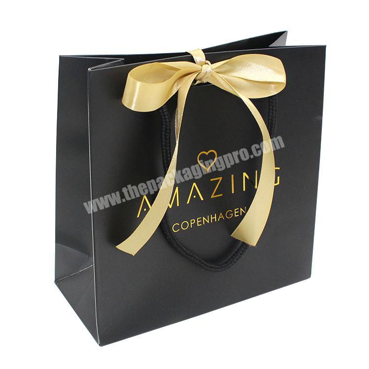 New product gift paper bag ribbon handle manufactured in China