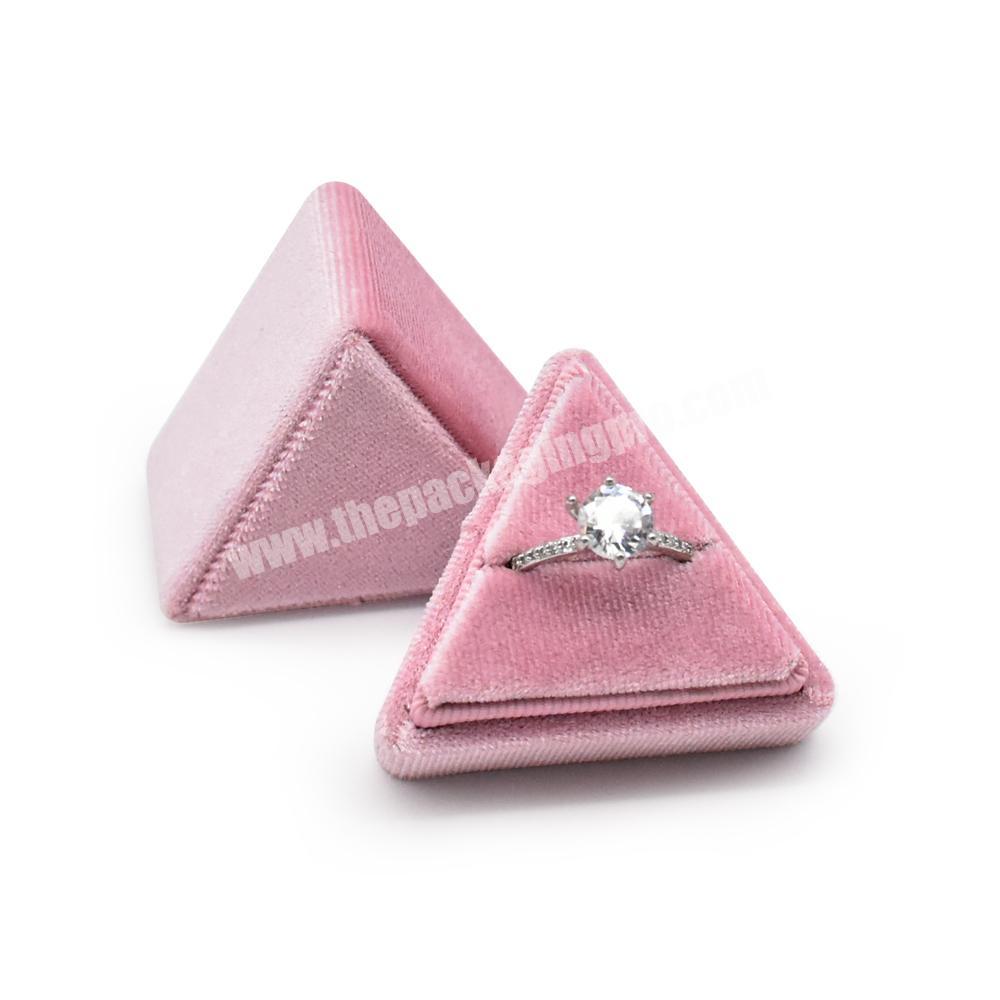 Personalised mini triangle velvet jewelry single ring packaging custom logo ring box caixa de joias cajas para joyas de joyeria
