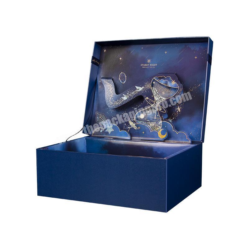 Star with hand gift box to send boyfriend clothes high-grade gift box