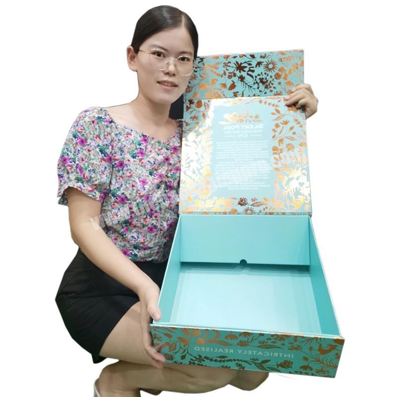 T Shirt Box Made of Art Paper and Cardboard for Packaging Gift