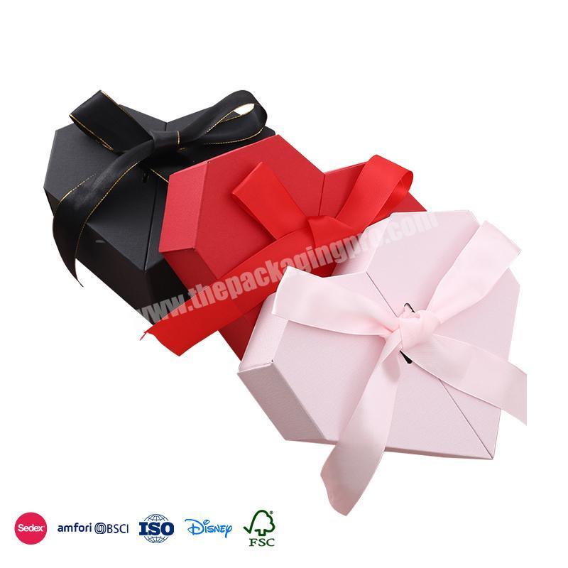Best Selling Items Heart shape simple clean design high quality with ribbon party packs boxes for birthday kids