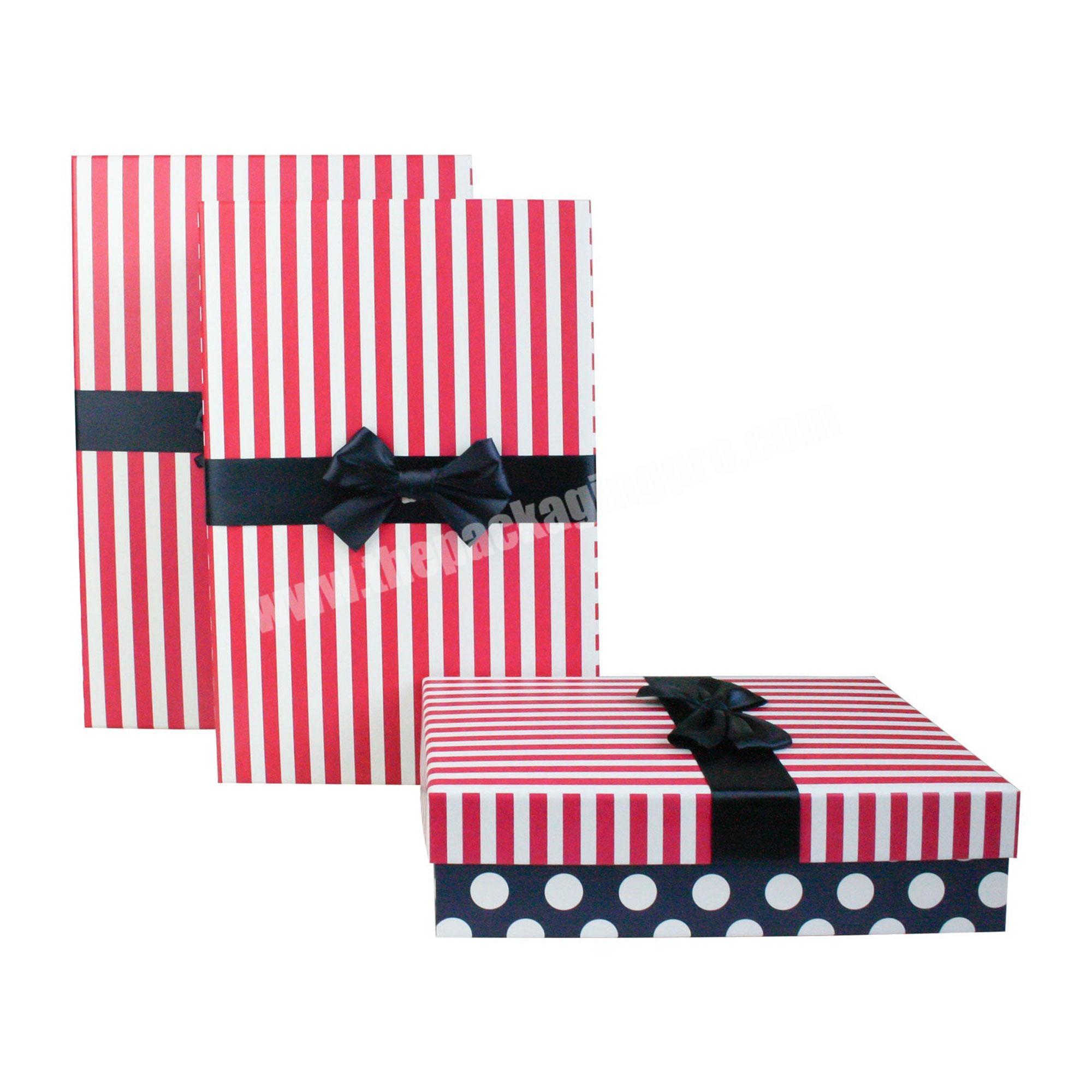 Custom square lid gift box fashion attractive design clothing gift box packaging ladies lingerie socks bra storage organizer box