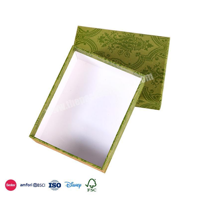 High Quality Wholesale Green classical pattern embellished with waterproof material perfume box gift