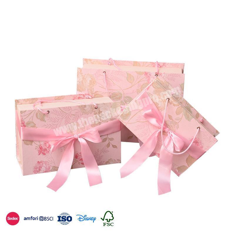 Hot Sale & High Quality Pink with petal design ribbon decoration with bracelet wedding gift box packaging