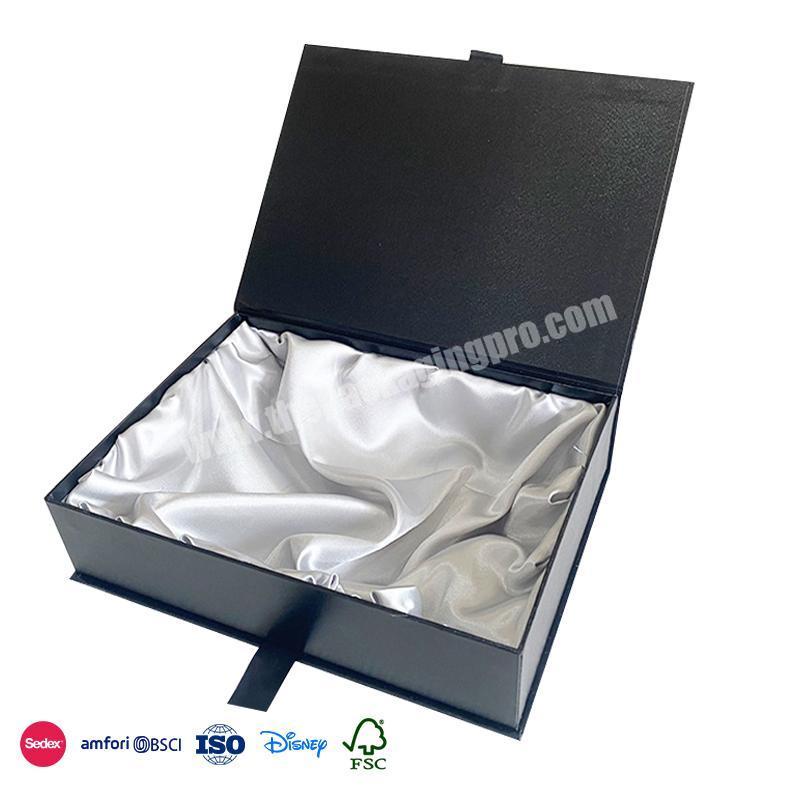 New Trend Product Black and white high quality clean minimalist design with silk lining folding box for suit