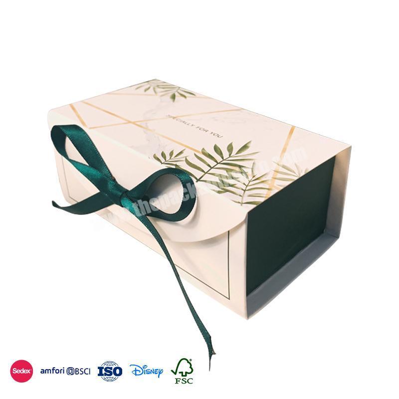 Top Selling Products Noble and delicate design with bamboo leaves on white background large wedding boxes