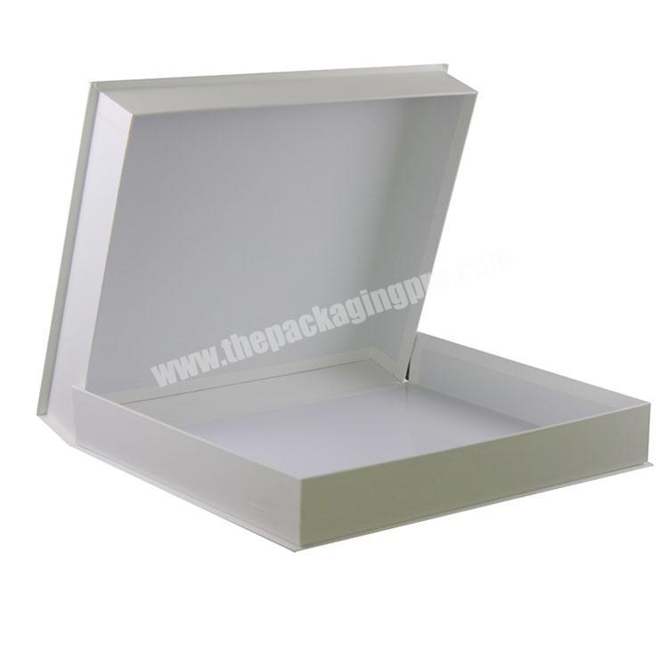 2020 Wholesale Custom White Rigid Thick Card Paper Clamshell Apparel Gift Box
