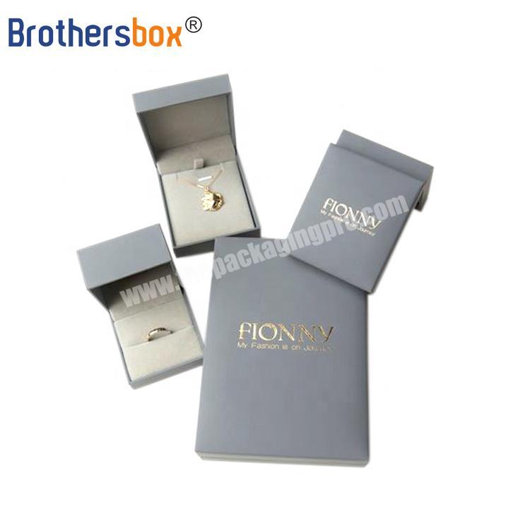 Customized paper Material packaging jewelry boxes engagement ring box