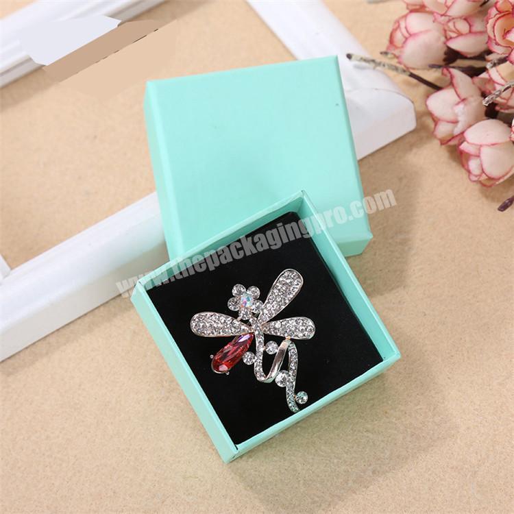 white cardboard packaging gift brooch boxes