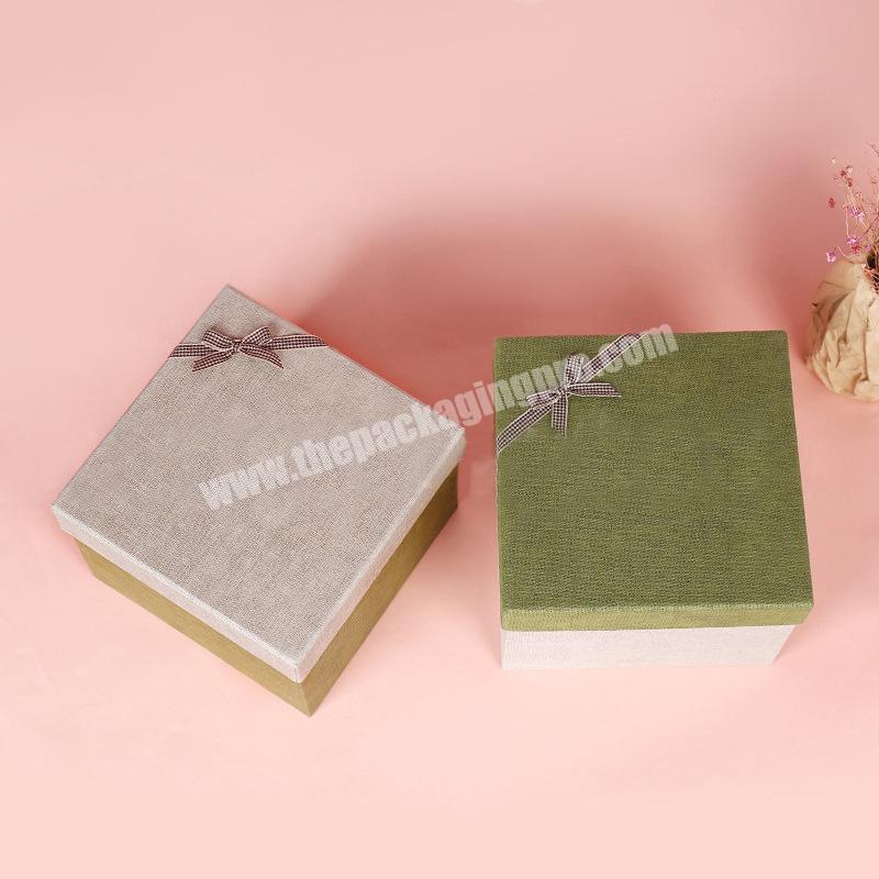 Wholesale luxury base with lid gift box made by paper cardboard