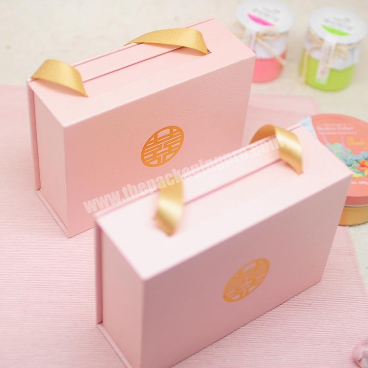 The pink hardcover gift Packaging is used for party weddings